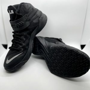 Men’s NIKE Zoom Soldier VIII